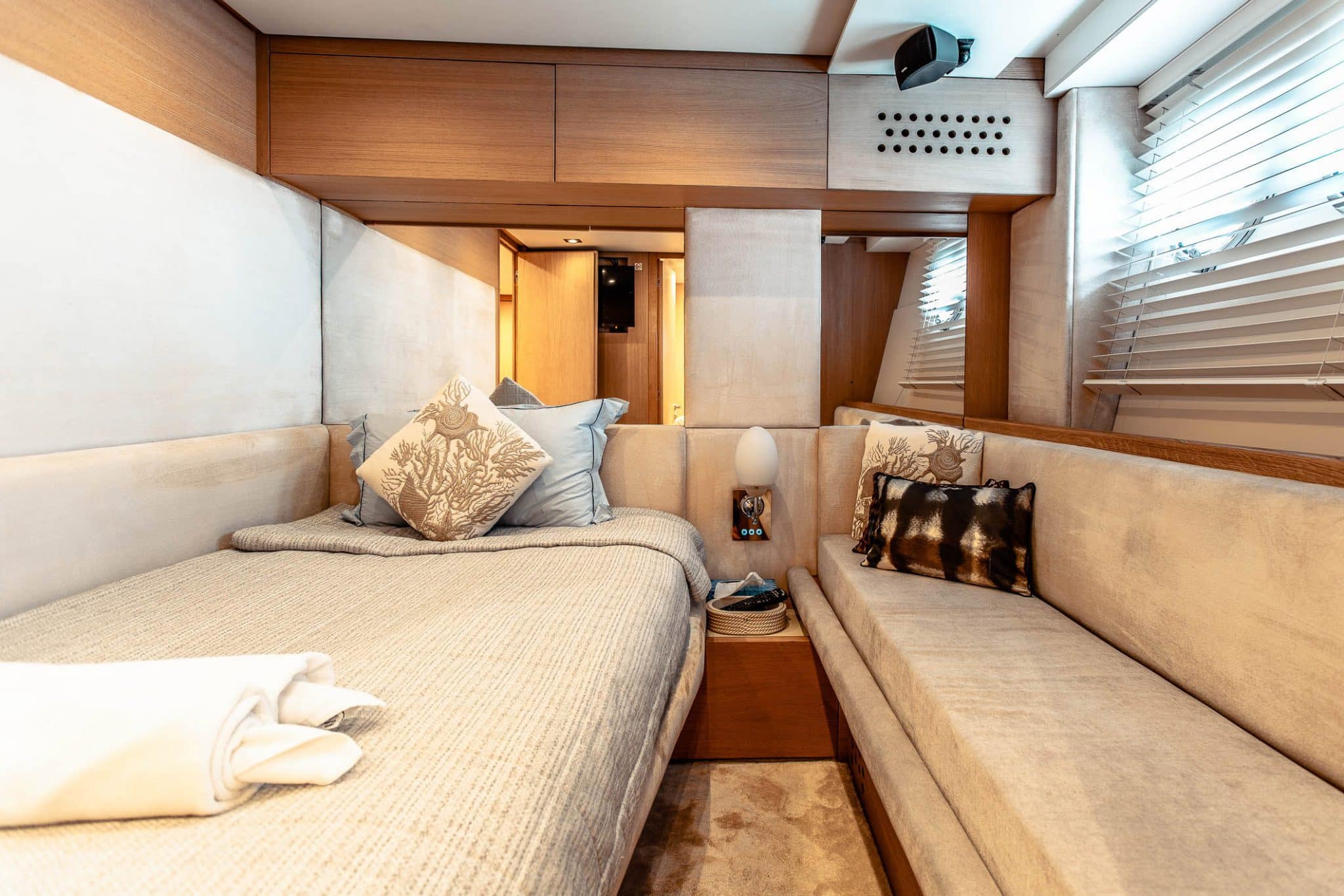 Aicon 85Ft luxury yacht charter dubai