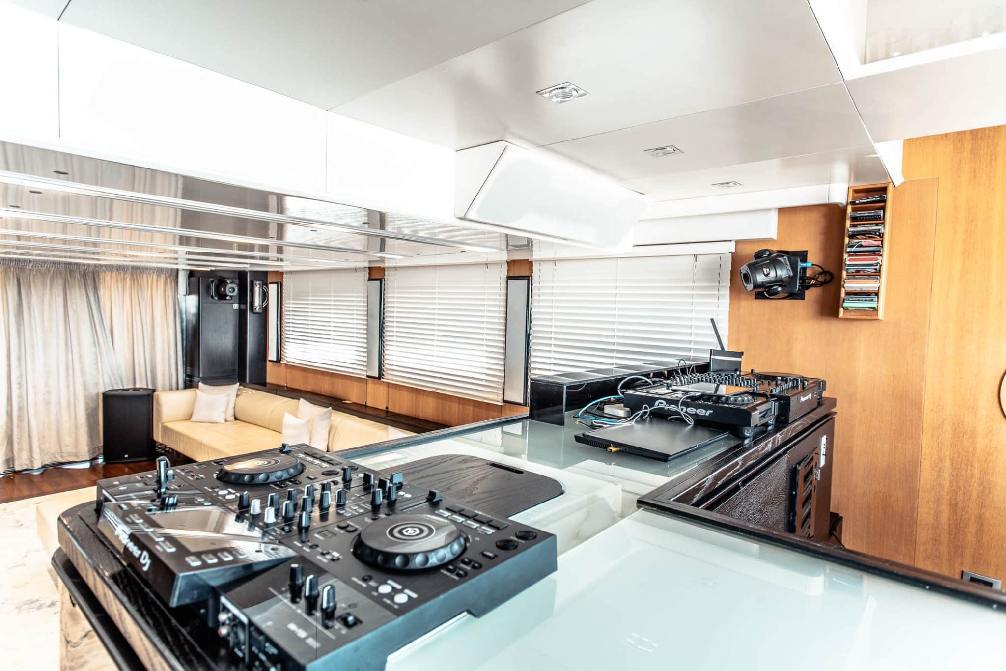 Aicon 85Ft yacht rental Dubai