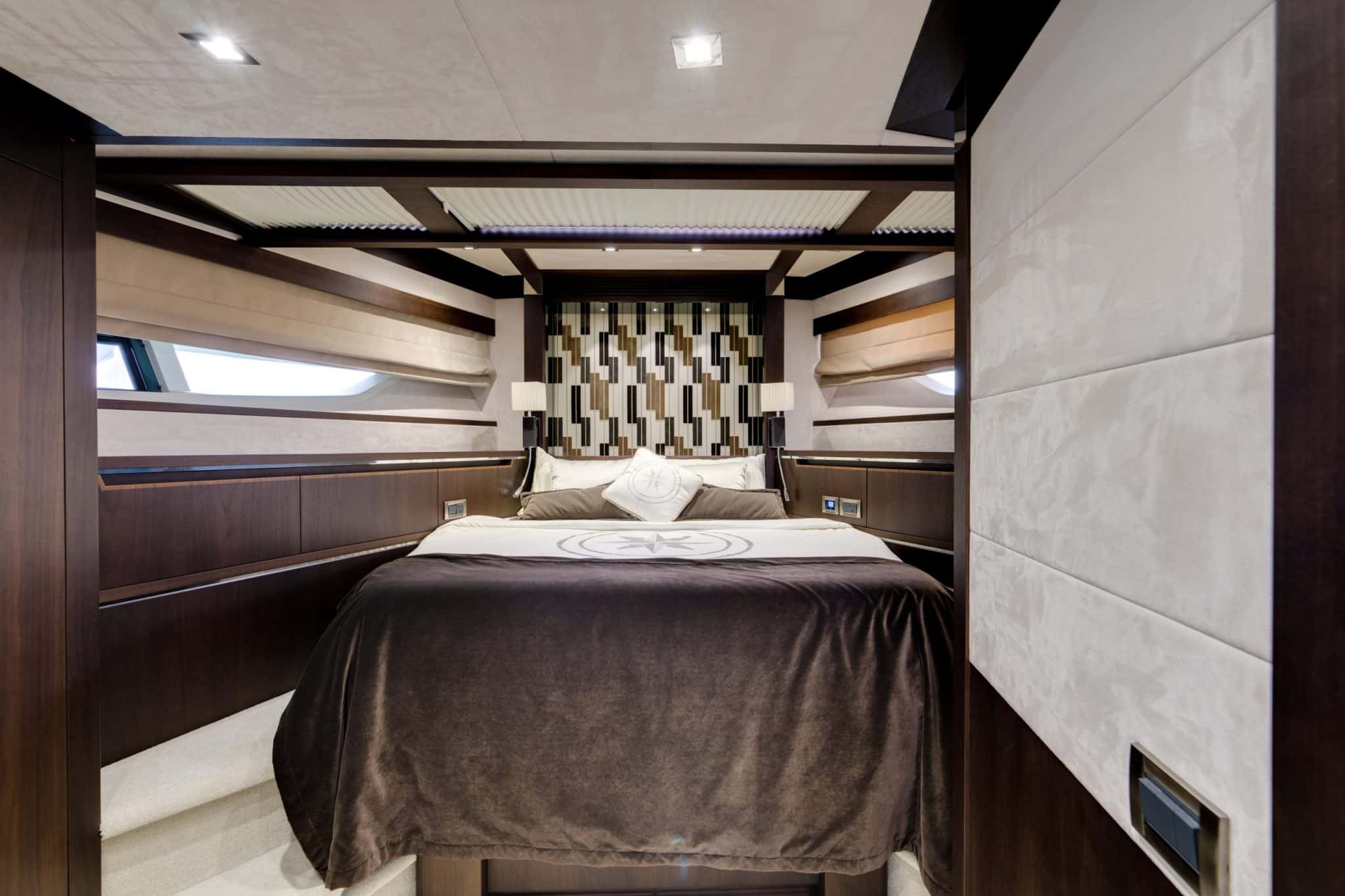 Galeon 80Ft yacht cruise Dubai