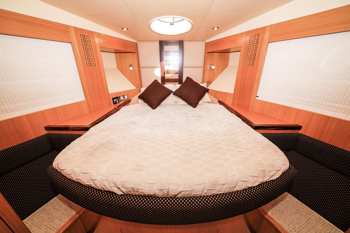 Majesty 44 Ft yacht booking Dubai