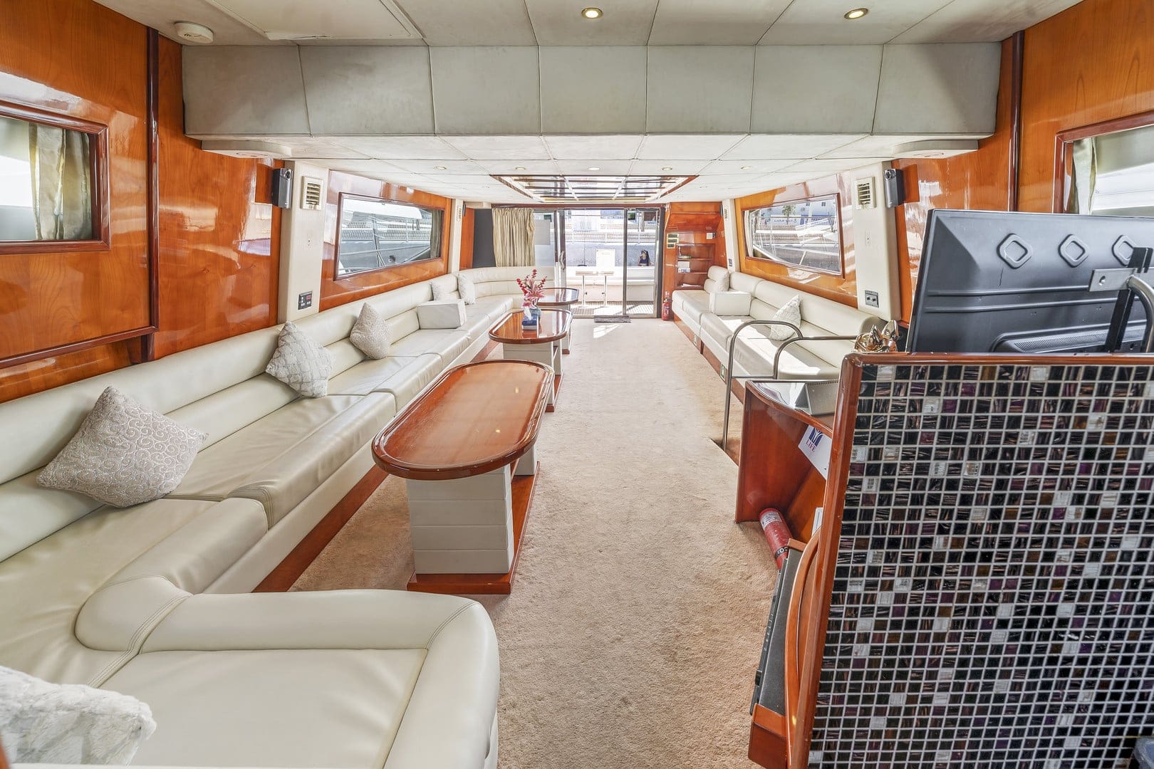 Al Shali 75Ft rent in dubai