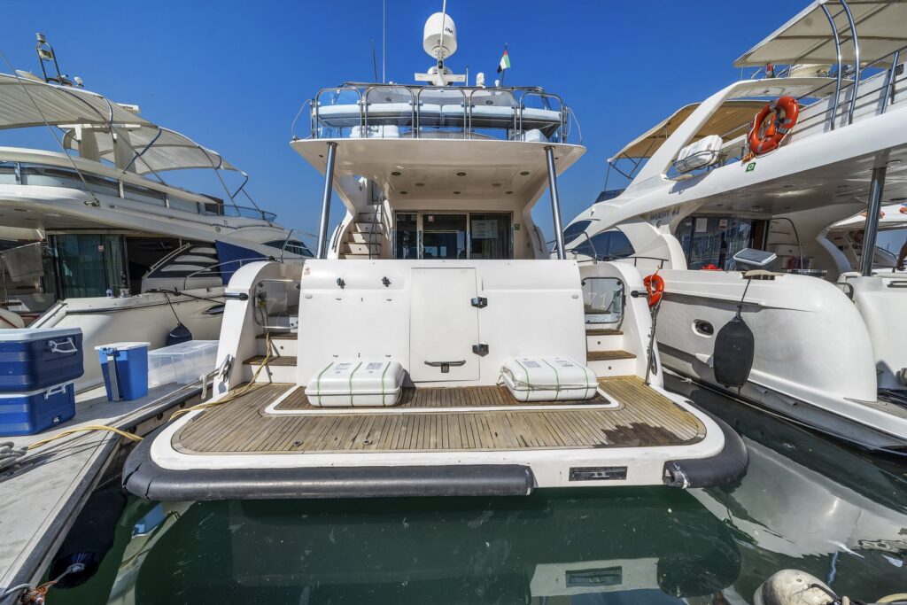 Rent a Yacht Al Shali 75Ft