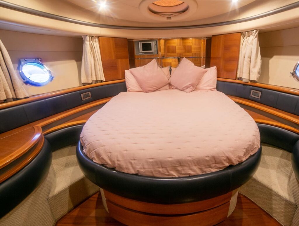 Azimut 50Ft Yacht rental Dubai