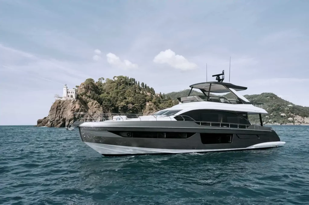 Azimut Fly68 Yacht Charter Dubai